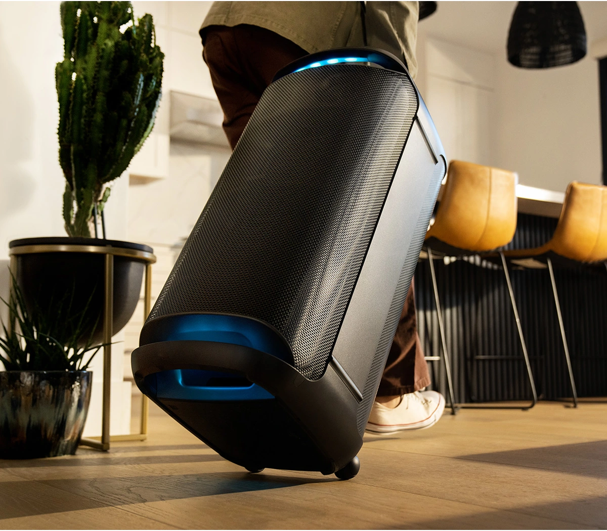 XV800 X-series Wireless Party Speaker